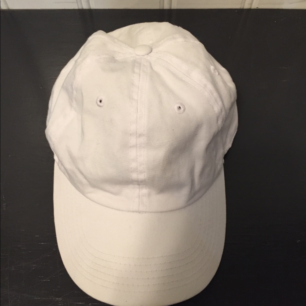 Brandy Melville white hat